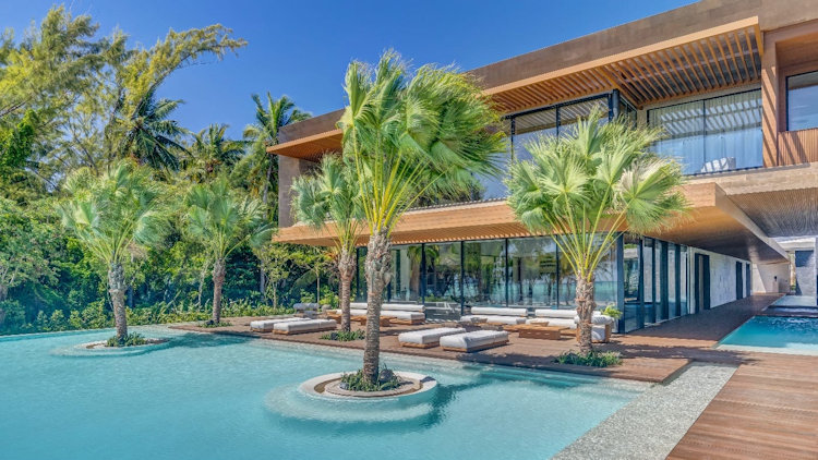 Caribbean villa for large groups